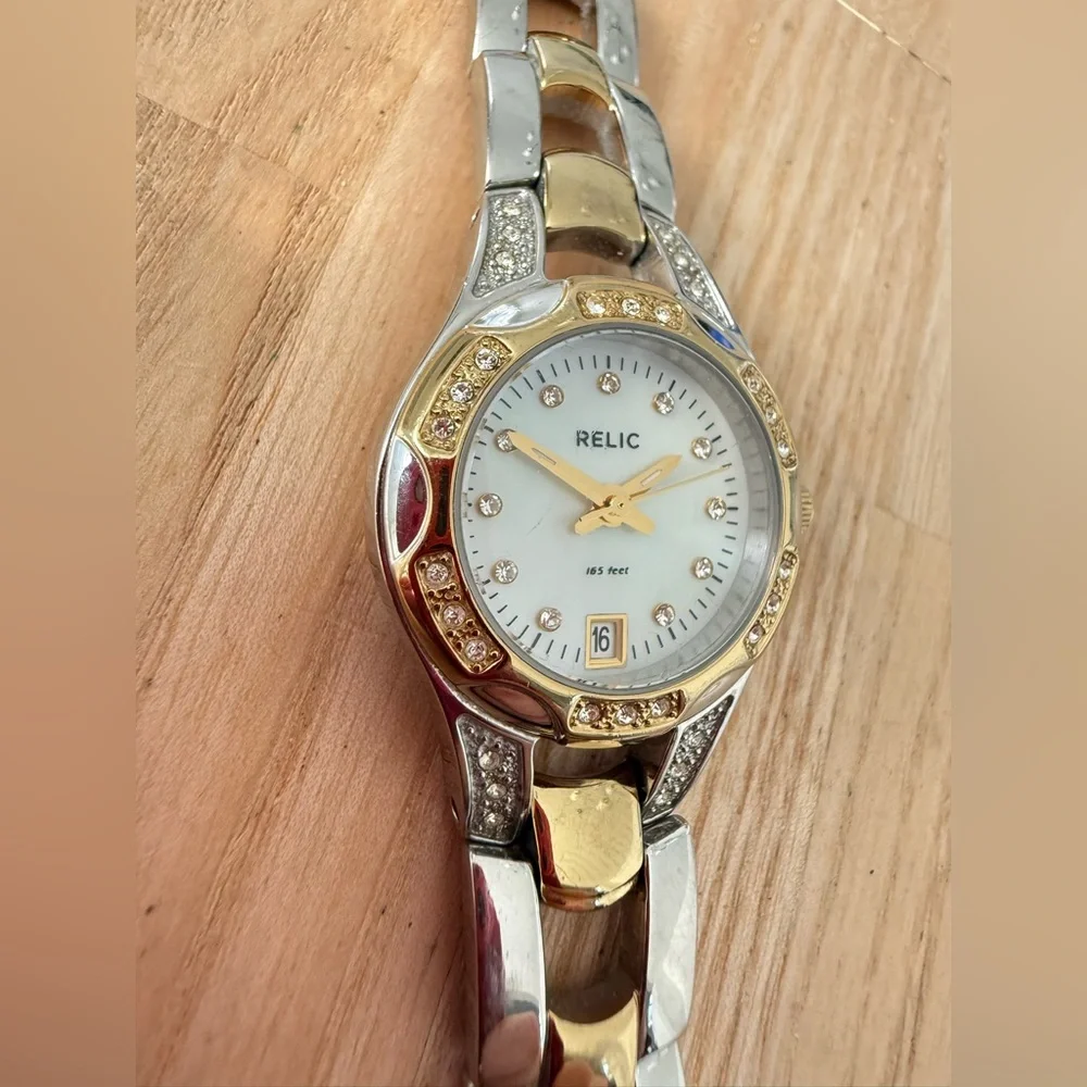 Relic ladies gold tone silver tone classic watch NEW BATTERY